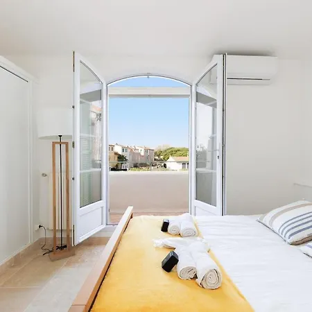 Maison Un Ponton Plein D Options Yourhosthelper Grimaud